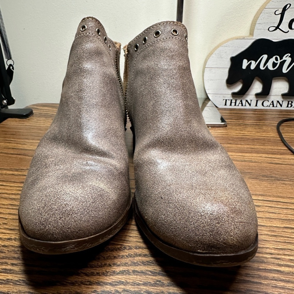 EUC Minnetonka Brenna Tan Suede Ankle Booties Size‎ 10 - Picture 2 of 13